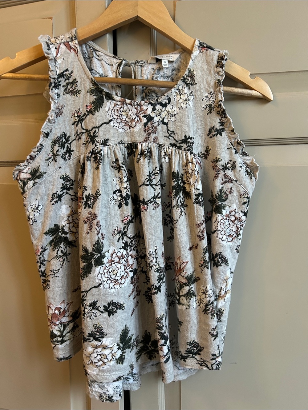 Lucky Brand sleeveless Ruffle Trim Top - Lt Gray with Green & Pink Blooms